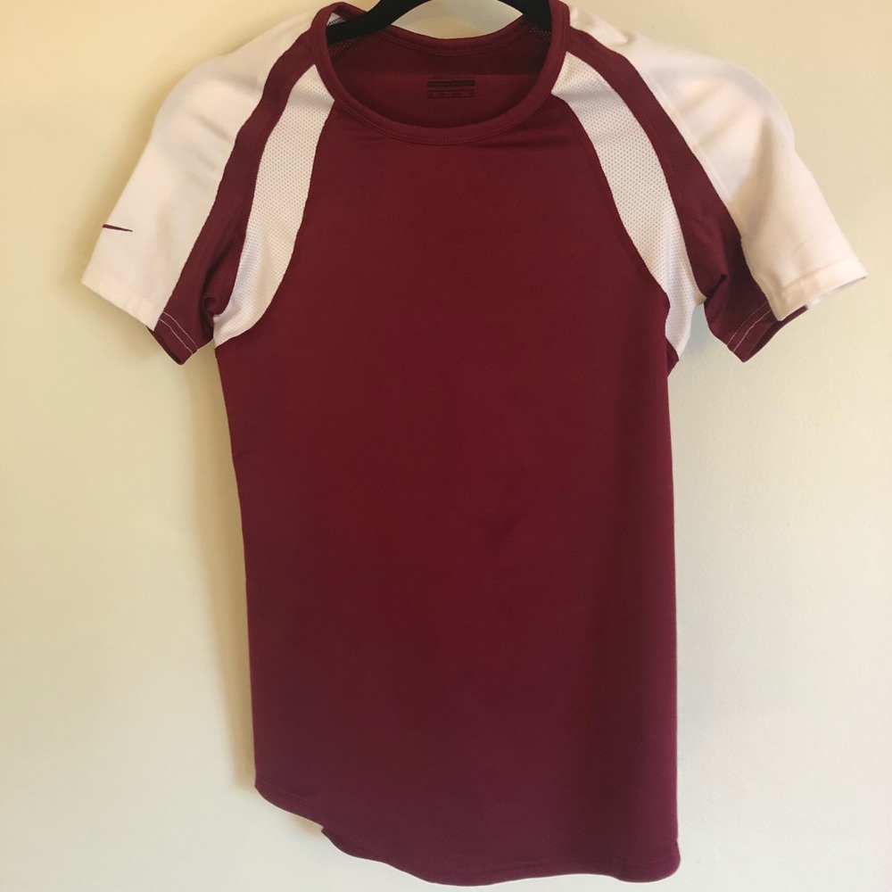 Nike Dri-Fit Maroon Short Sleeve Shit Size XS